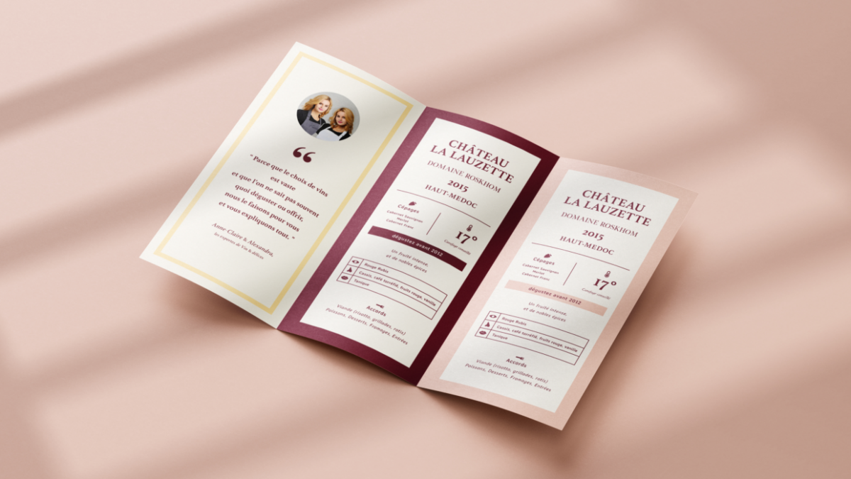 Brochure triptyque ouverte Vins et Couleurs – print design Pixellescence Caen